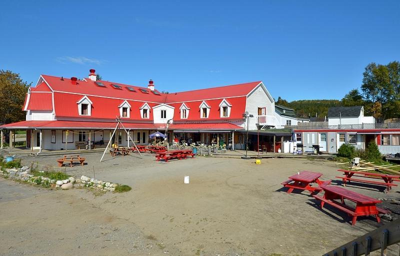 Auberge Jeunesse De Tadoussac Buitenkant foto