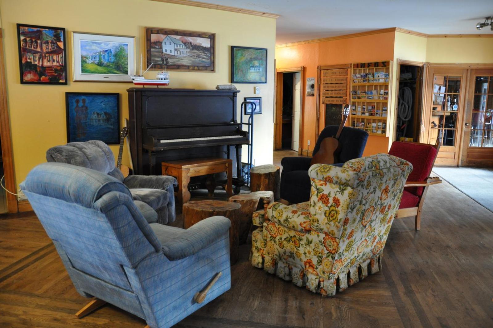 Auberge Jeunesse De Tadoussac Buitenkant foto